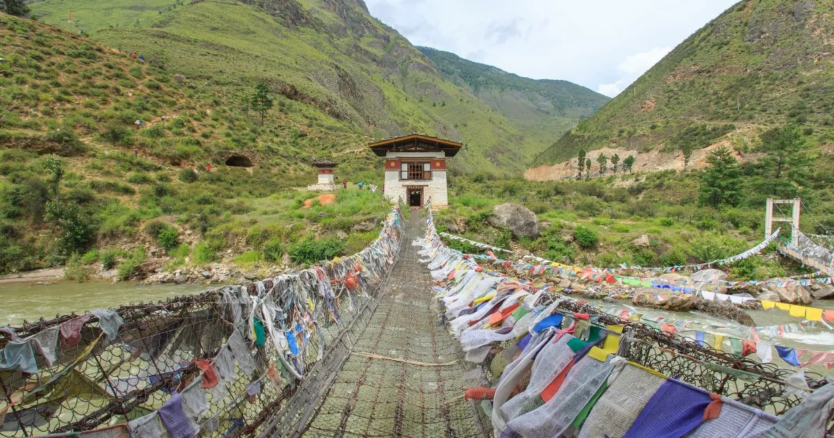 Jay Wanders - Bhutan Travel Guide - Bhutans airport