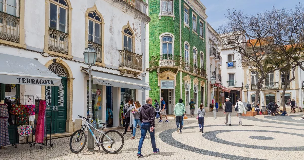 Is portugal safe for female solo travellers? - Lagos - Jay Wanders
