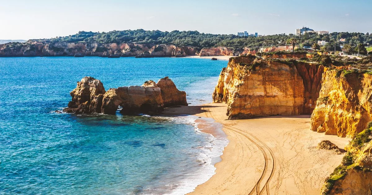 Is portugal safe for female solo travellers? - The Algarve - Jay Wanders