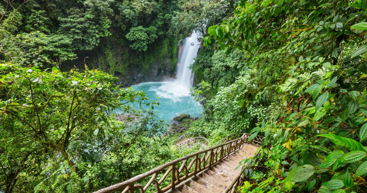 Is Costa Rica a good place to travel alone - Jay Wanders