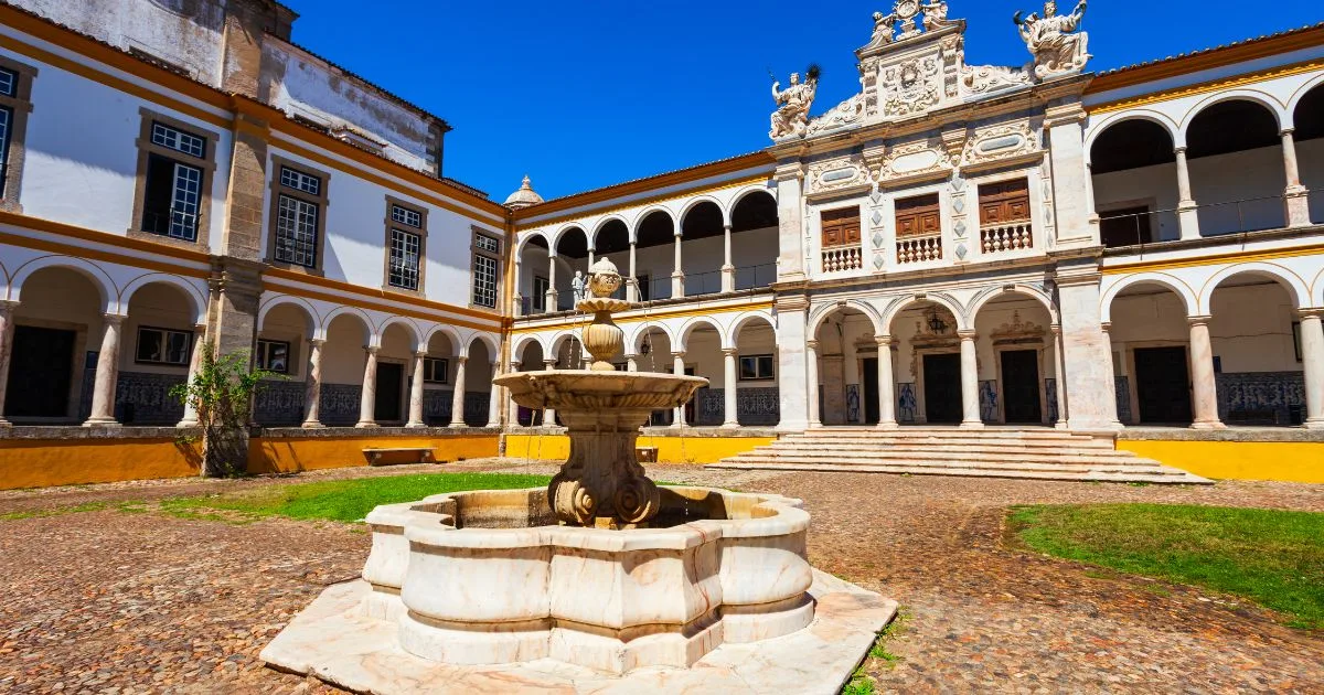 Portugal travel solo - city's history - Jay Wanders
