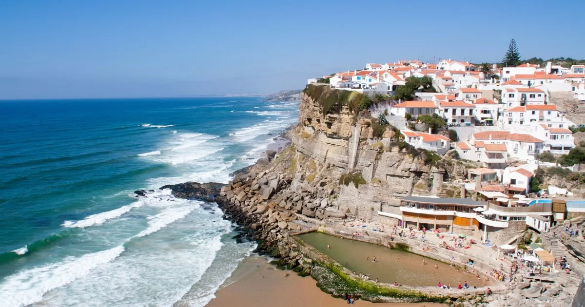 free walking tour - travel solo Portugal - Jay Wanders