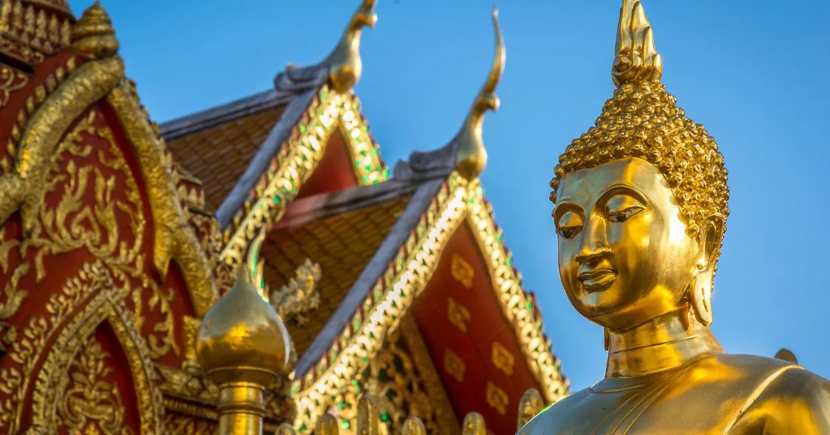 thailand solo trip thai temple - Jay Wanders