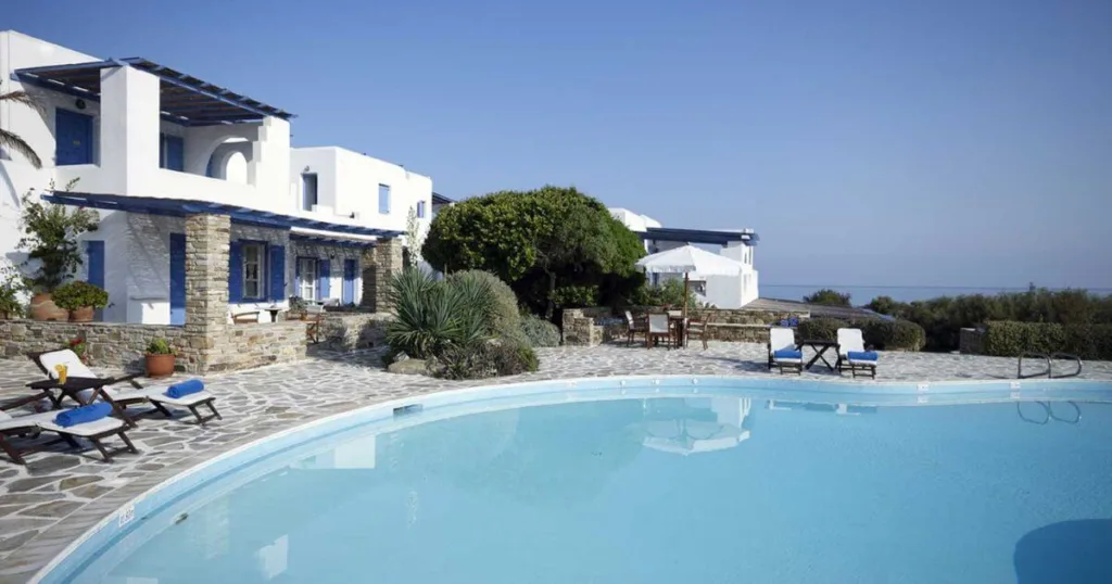 naxos luxury hotels with great pool and free sunbeds - Jay Wanders