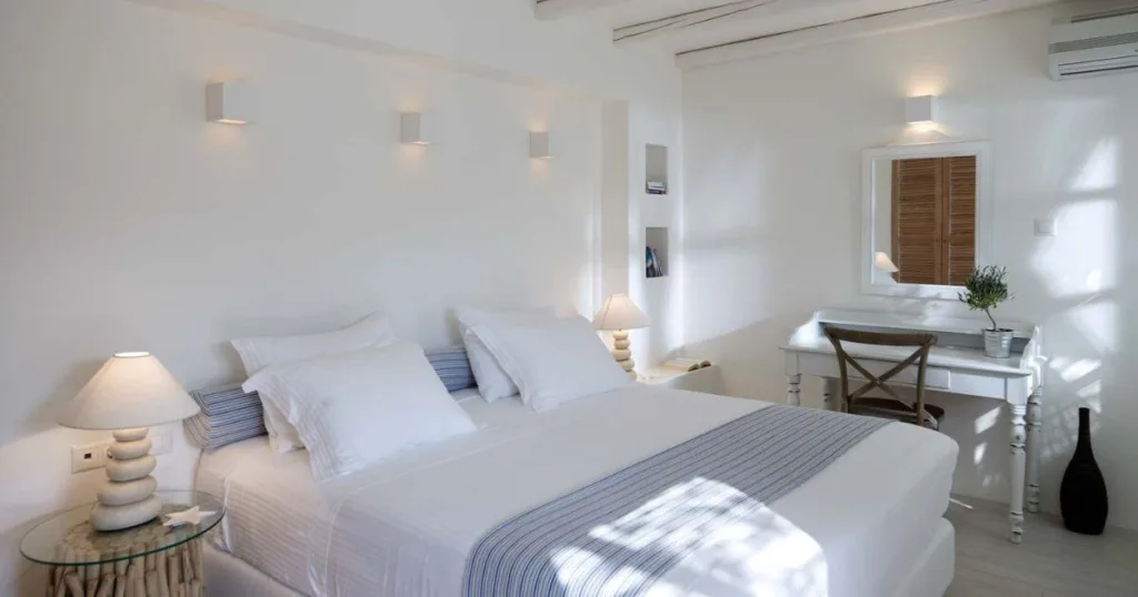 naxos luxury hotels with many restaurants - Jay Wanders