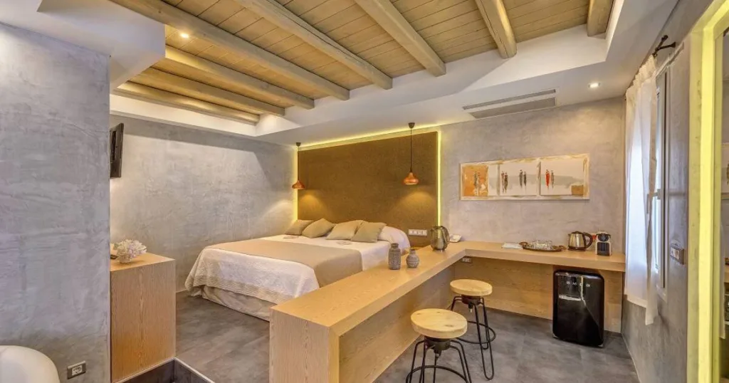 small hotel in Naxos Greece - Jay Wanders
